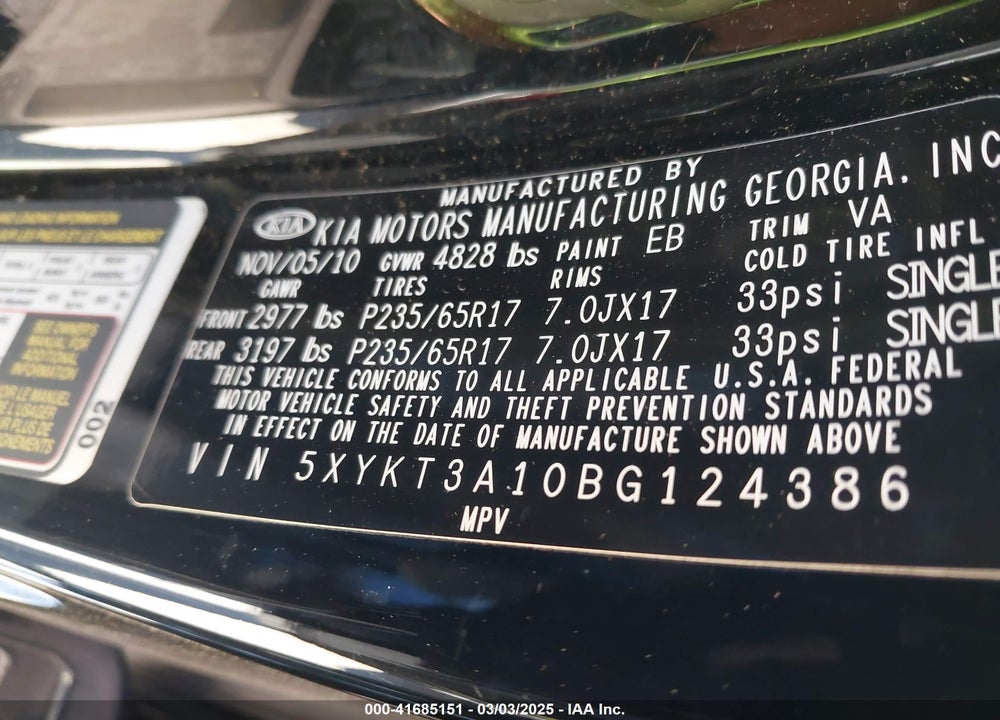 2011 KIA SORENTO VIN: 5XYKT3A10BG124386