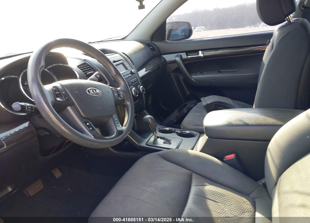 2011 KIA SORENTO VIN: 5XYKT3A10BG124386