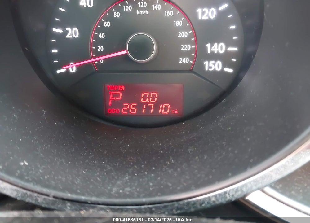 2011 KIA SORENTO VIN: 5XYKT3A10BG124386