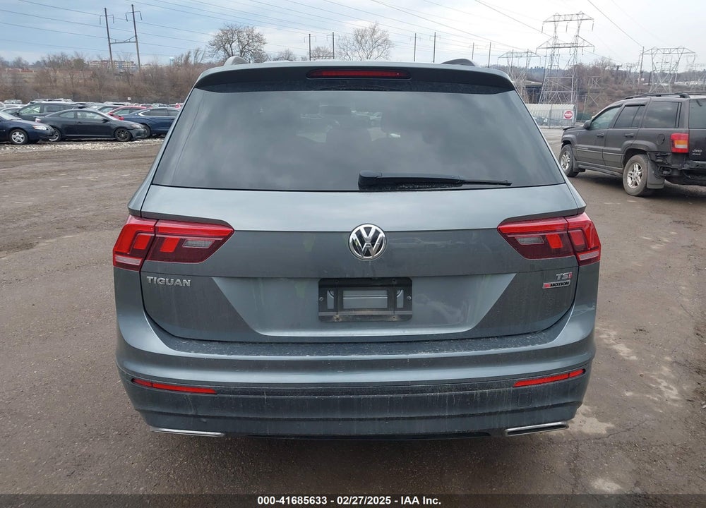 2018 VOLKSWAGEN TIGUAN VIN: 3VV0B7AX7JM074336