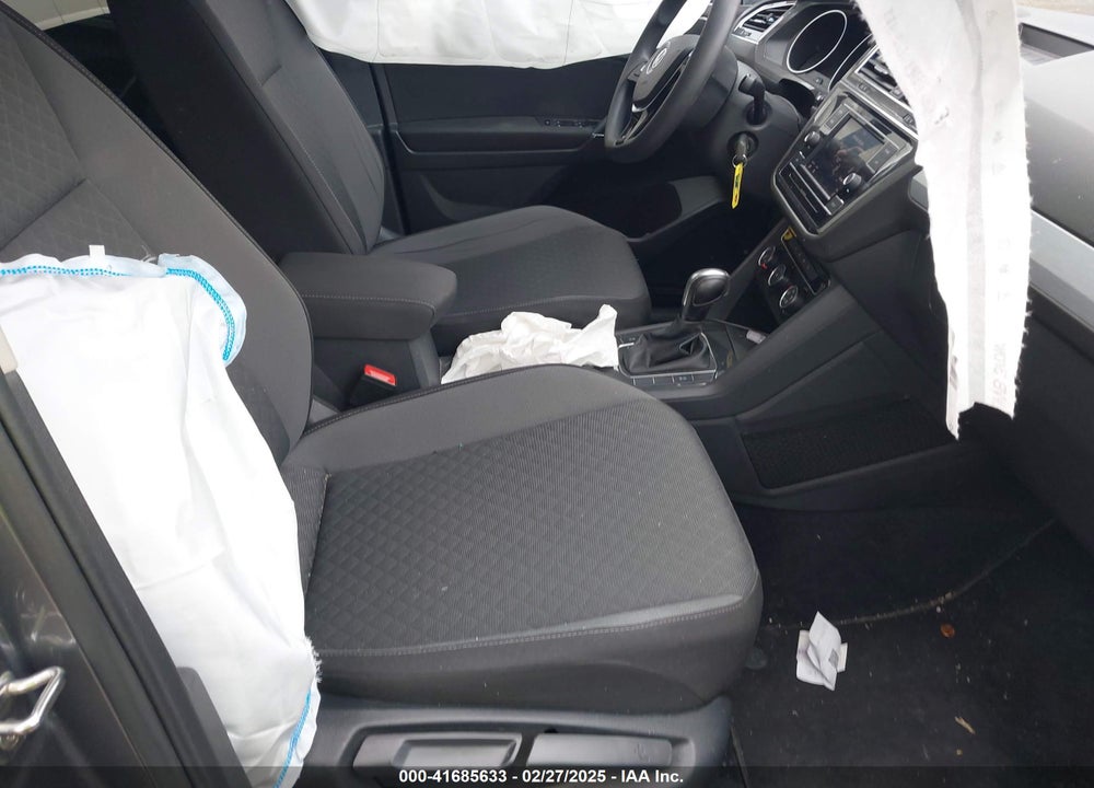 2018 VOLKSWAGEN TIGUAN VIN: 3VV0B7AX7JM074336