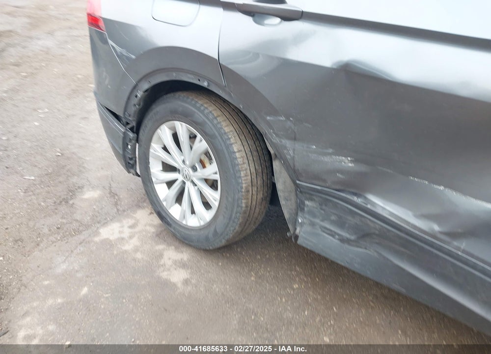 2018 VOLKSWAGEN TIGUAN VIN: 3VV0B7AX7JM074336