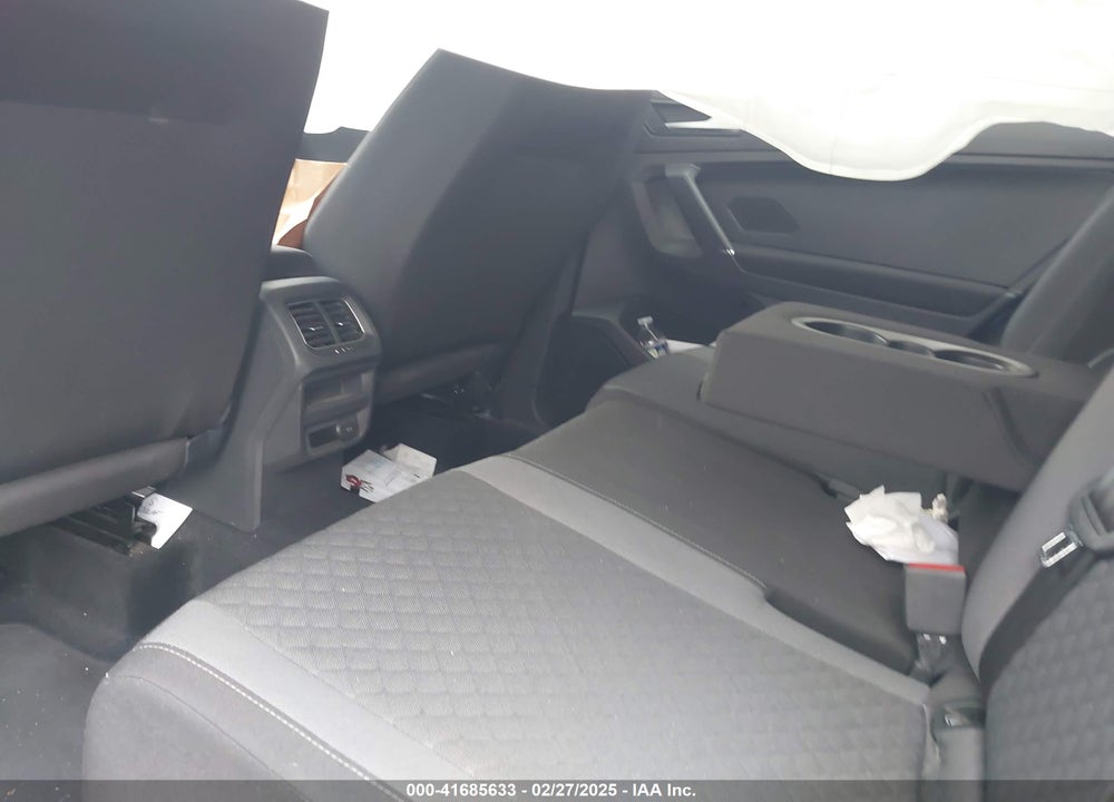 2018 VOLKSWAGEN TIGUAN VIN: 3VV0B7AX7JM074336