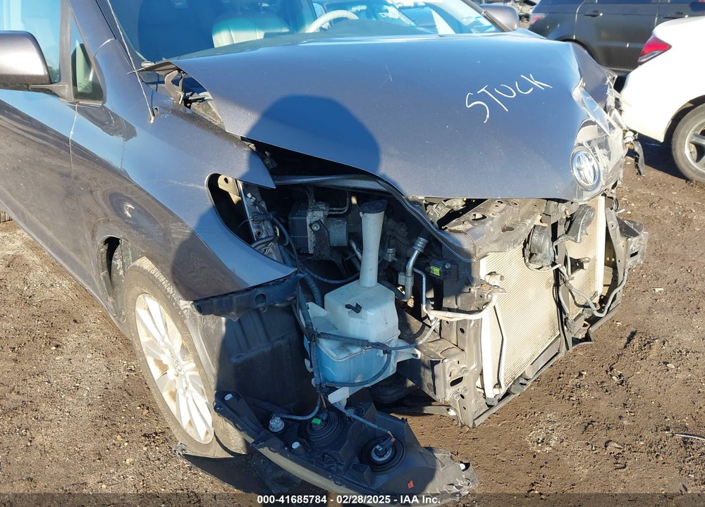 2011 TOYOTA SIENNA VIN: 5TDJK3DC5BS024881