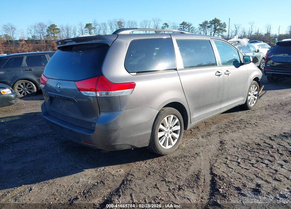 2011 TOYOTA SIENNA VIN: 5TDJK3DC5BS024881