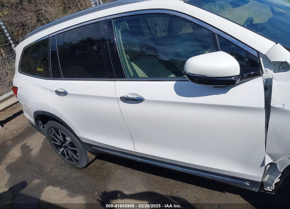2019 HONDA PILOT TOURING VIN: 5FNYF5H68KB009606