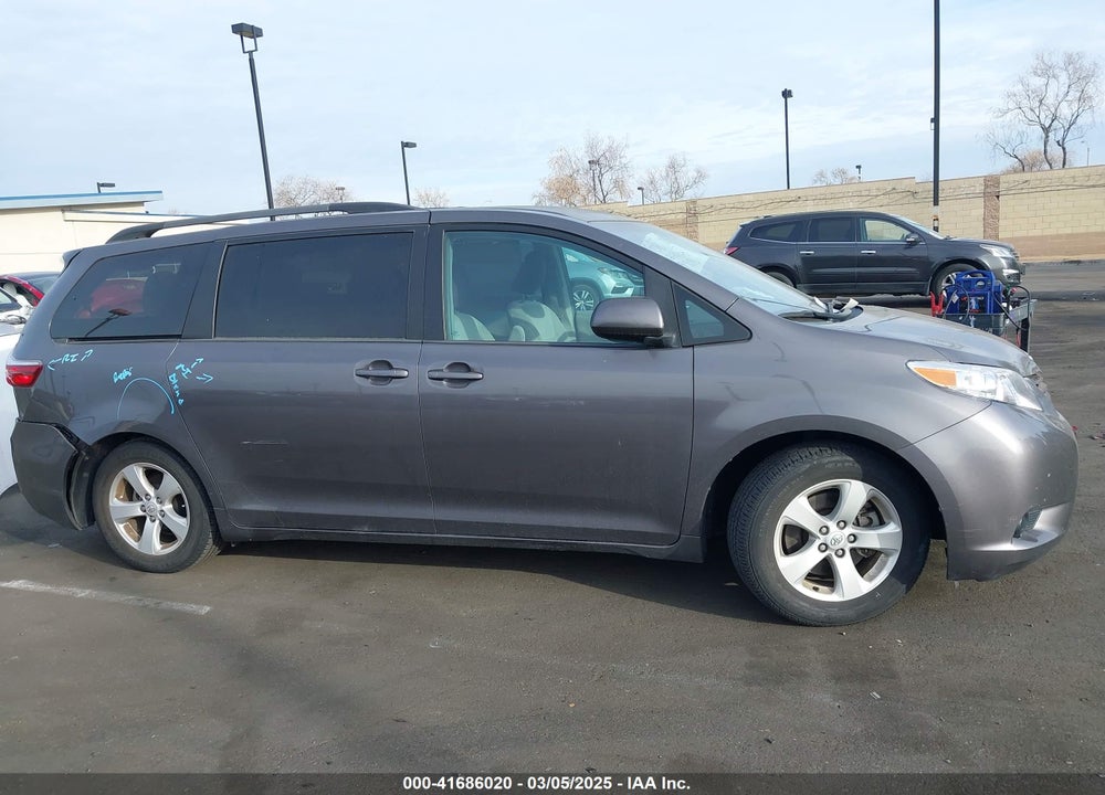 2015 TOYOTA SIENNA LE 8 PASSENGER VIN: 5TDKK3DC1FS565453
