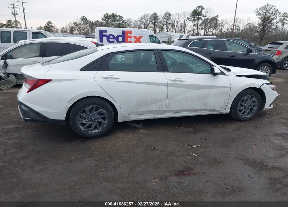 2024 HYUNDAI ELANTRA SEL VIN: KMHLM4DG0RU700652