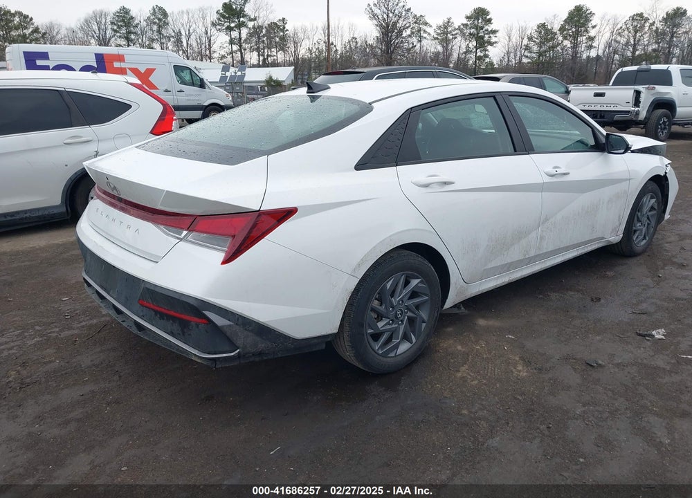 2024 HYUNDAI ELANTRA SEL VIN: KMHLM4DG0RU700652