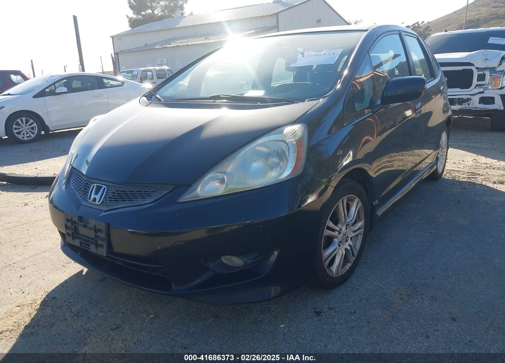 2011 HONDA FIT VIN: JHMGE8H51BS010623