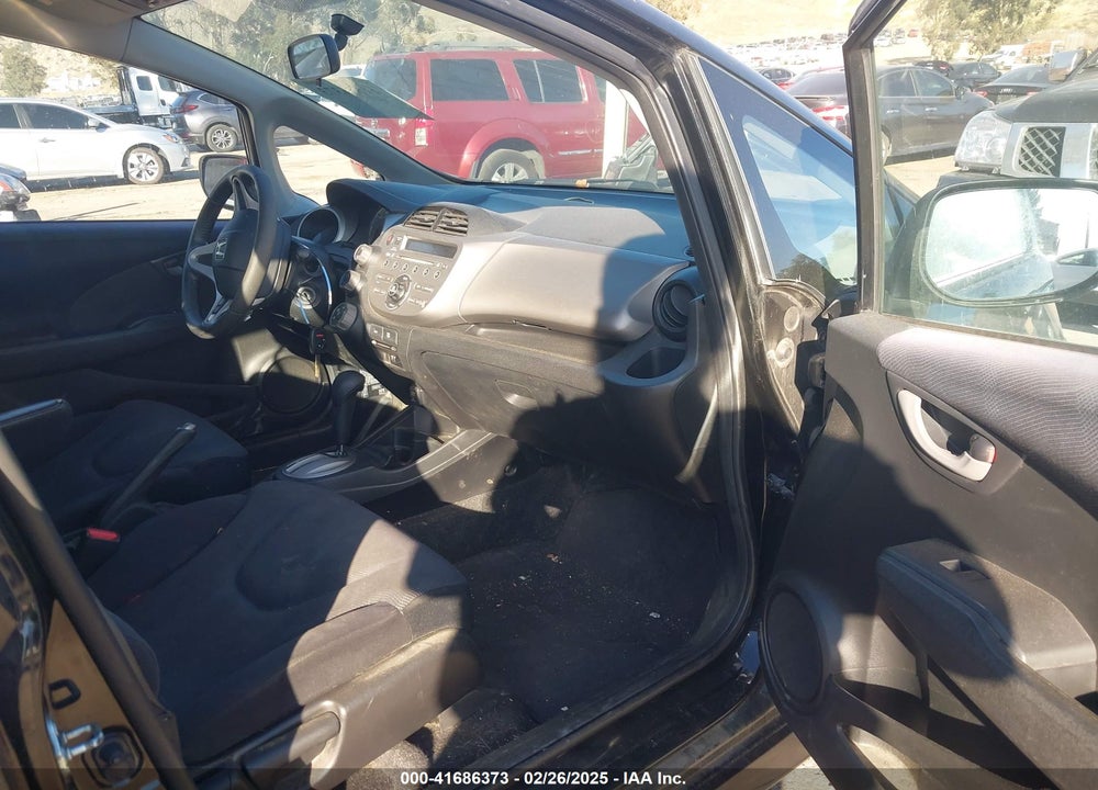 2011 HONDA FIT VIN: JHMGE8H51BS010623