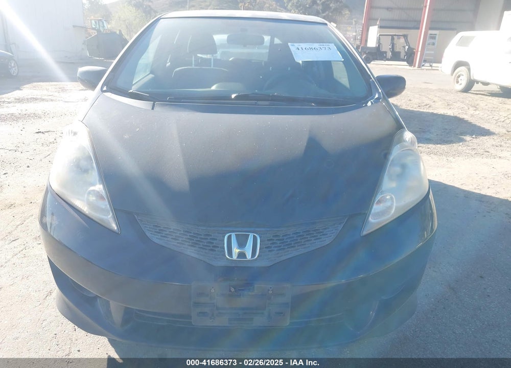 2011 HONDA FIT VIN: JHMGE8H51BS010623