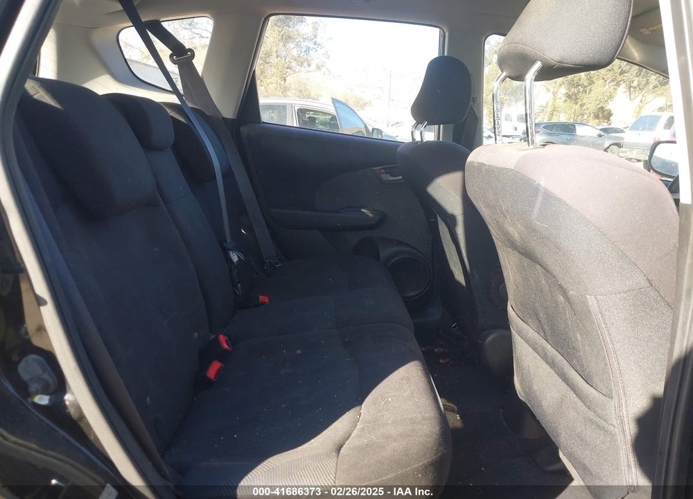 2011 HONDA FIT VIN: JHMGE8H51BS010623