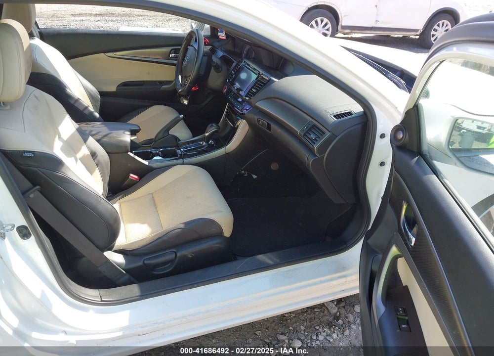 2017 HONDA ACCORD VIN: 1HGCT1B8XHA005940