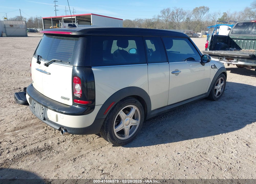 2009 MINI COOPER CLUBMAN VIN: WMWML33509TX34843