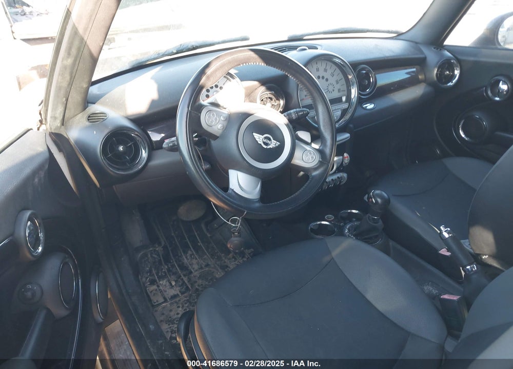 2009 MINI COOPER CLUBMAN VIN: WMWML33509TX34843