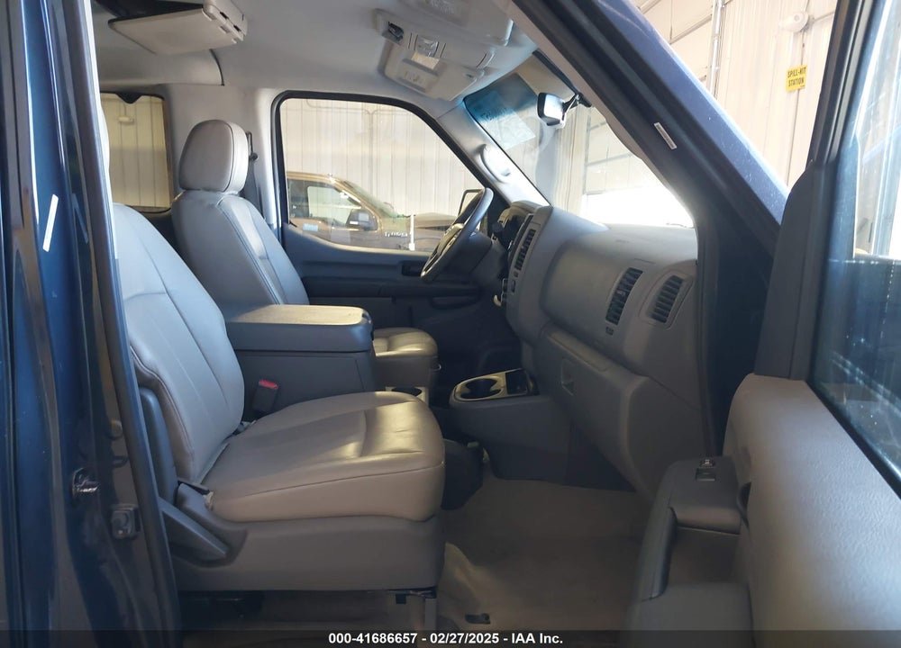 2017 NISSAN NV PASSENGER NV3500 HD SL V8 VIN: 5BZAF0AA6HN852913