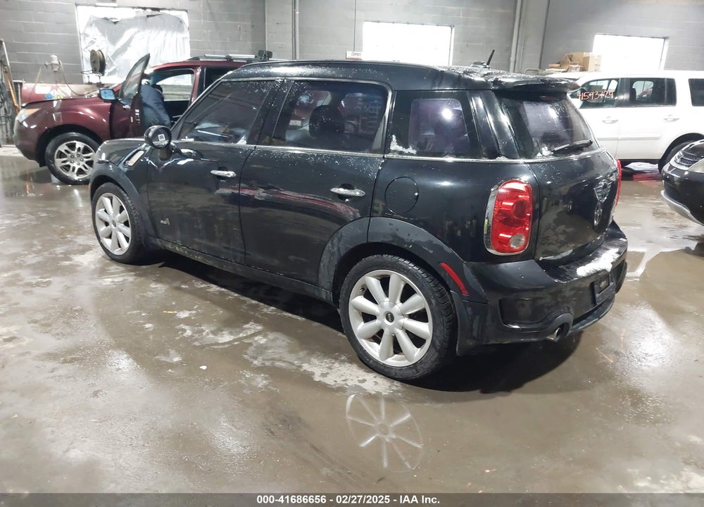 2011 MINI COOPER VIN: WMWZC5C56BWM10043