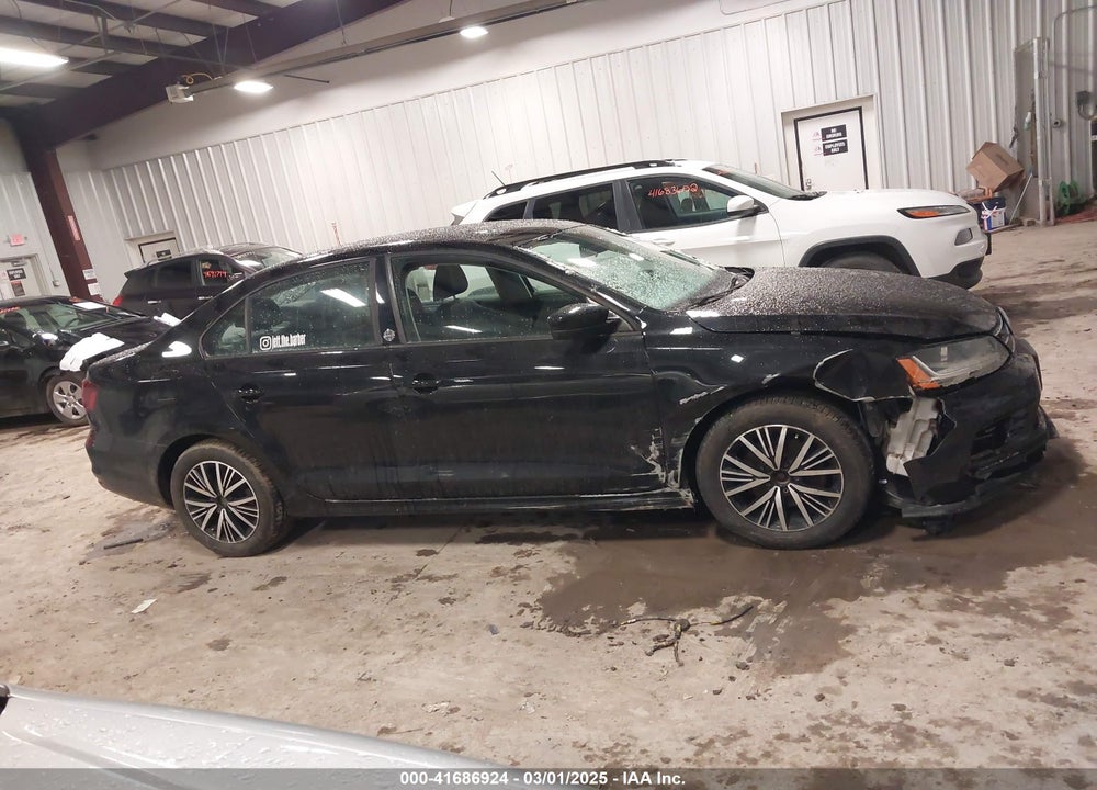2018 VOLKSWAGEN JETTA VIN: 3VWDB7AJ8JM211017