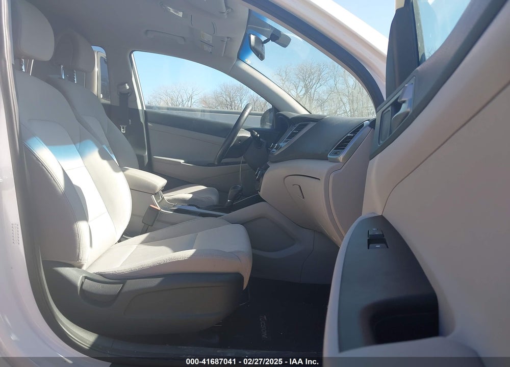 2017 HYUNDAI TUCSON VIN: KM8J3CA24HU278235
