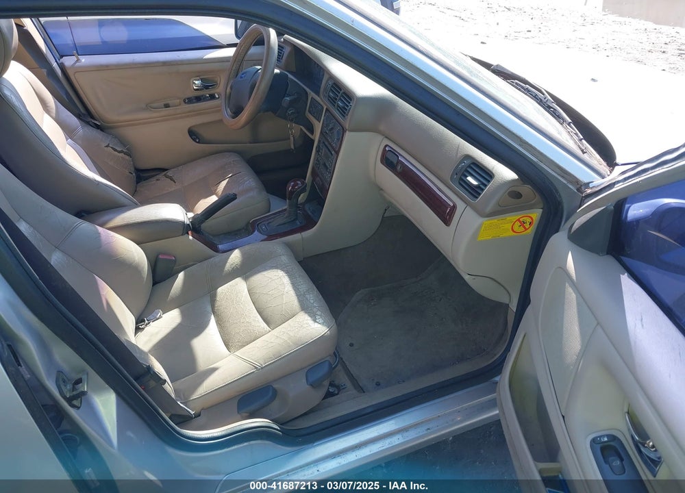 2000 VOLVO V70 VIN: YV1LW61J1Y2706507