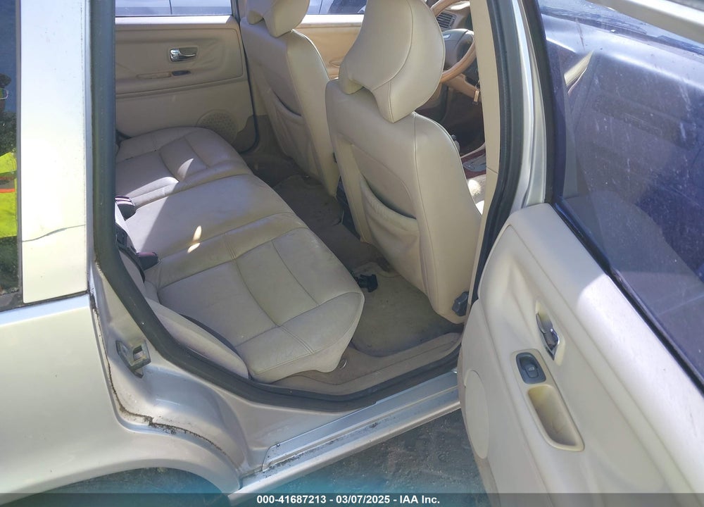 2000 VOLVO V70 VIN: YV1LW61J1Y2706507