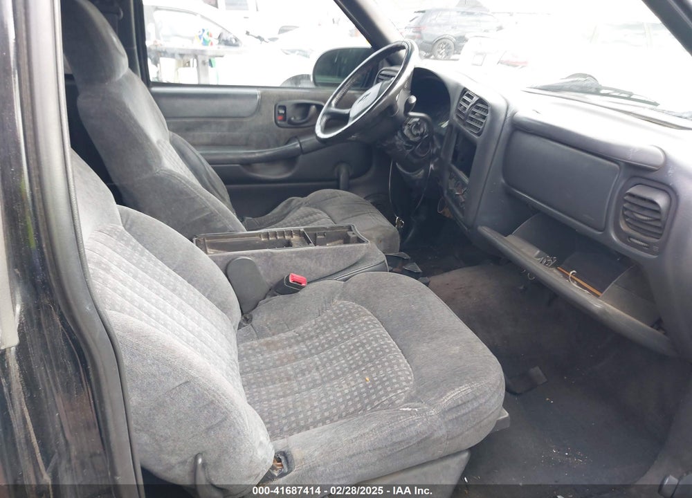 2000 CHEVROLET S-10 VIN: 1GCCS19W2Y8170281