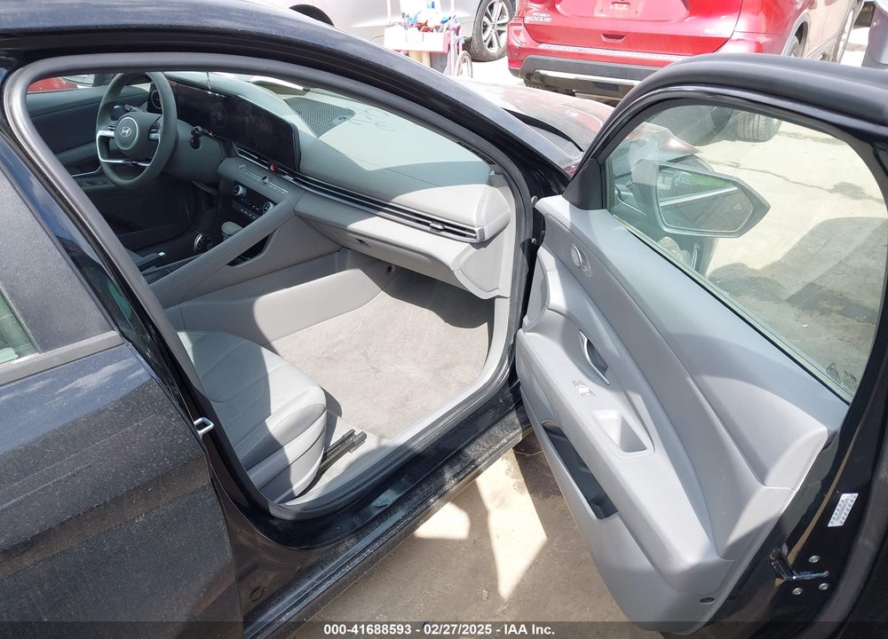 2024 HYUNDAI ELANTRA VIN: KMHLM4DG8RU651670