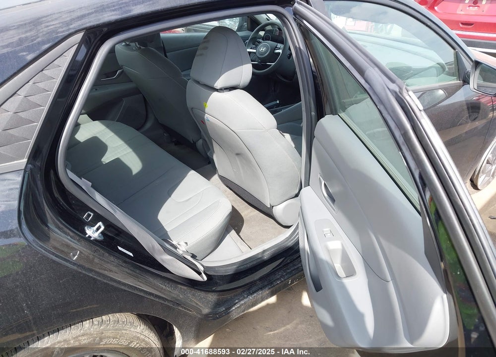 2024 HYUNDAI ELANTRA VIN: KMHLM4DG8RU651670