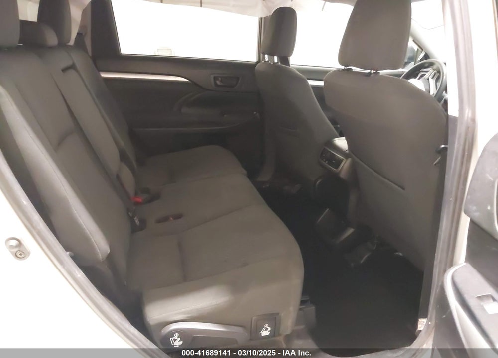 2019 TOYOTA HIGHLANDER LE VIN: 5TDBZRFH6KS924409