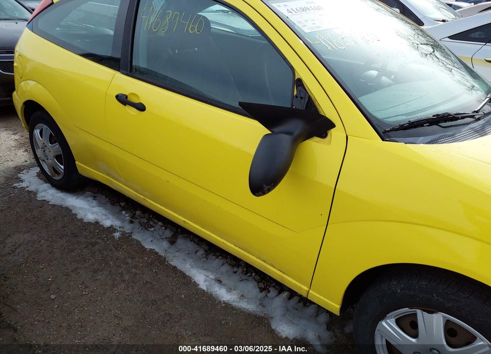 2005 FORD FOCUS ZX3 VIN: 3FAFP31N85R106131