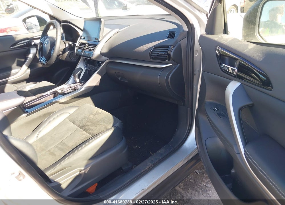 2024 MITSUBISHI ECLIPSE CROSS VIN: JA4ATWAAXRZ021642