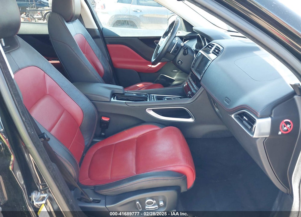 2018 JAGUAR F-PACE VIN: SADCL2FN3JA251615