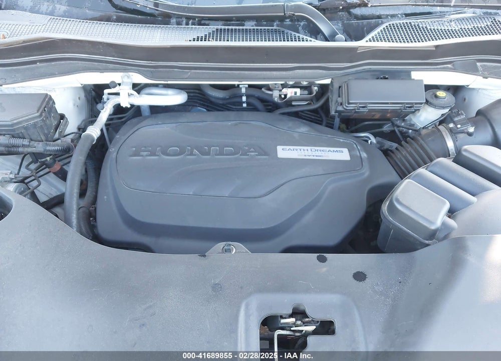 2017 HONDA PILOT VIN: 5FNYF5H5XHB024656