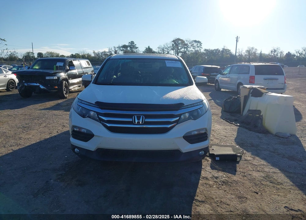 2017 HONDA PILOT VIN: 5FNYF5H5XHB024656