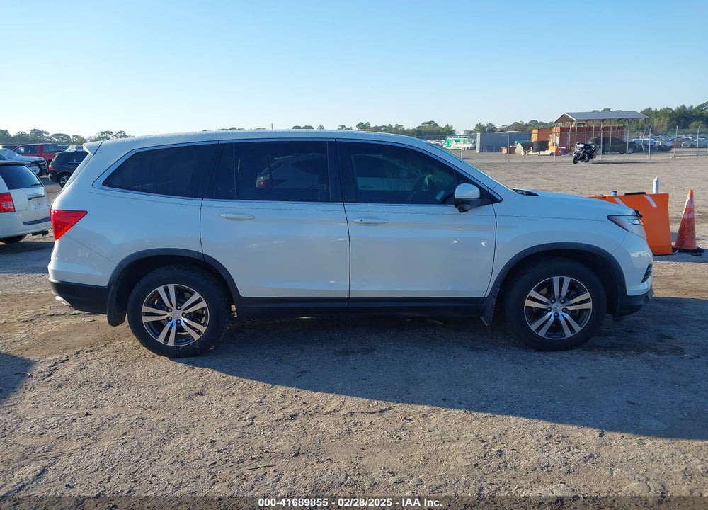2017 HONDA PILOT VIN: 5FNYF5H5XHB024656