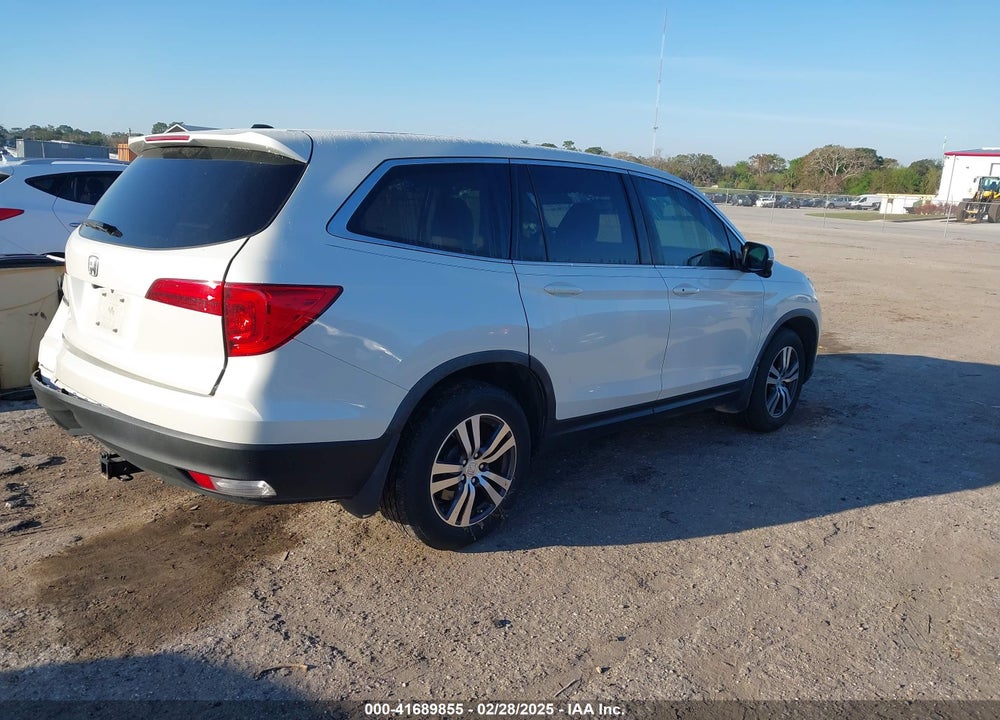 2017 HONDA PILOT VIN: 5FNYF5H5XHB024656