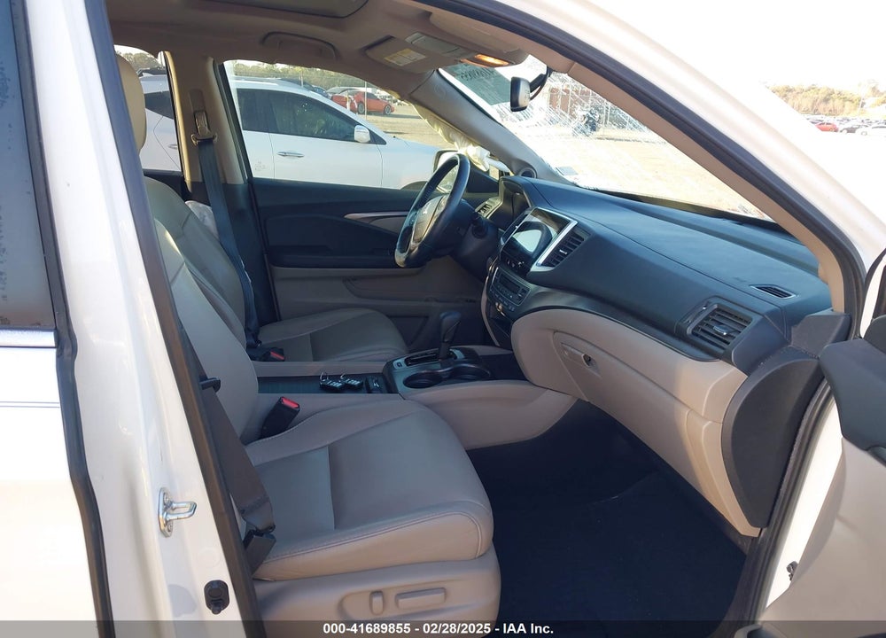 2017 HONDA PILOT VIN: 5FNYF5H5XHB024656