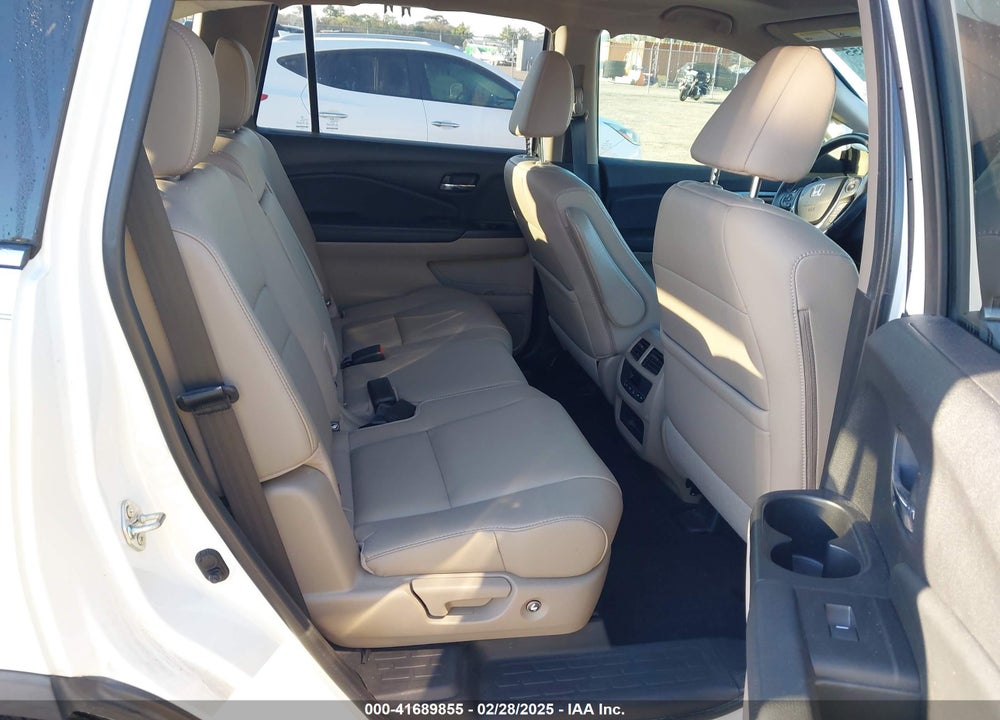 2017 HONDA PILOT VIN: 5FNYF5H5XHB024656