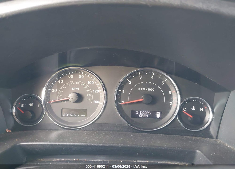 2008 JEEP COMMANDER VIN: 1J8HG48K98C140661