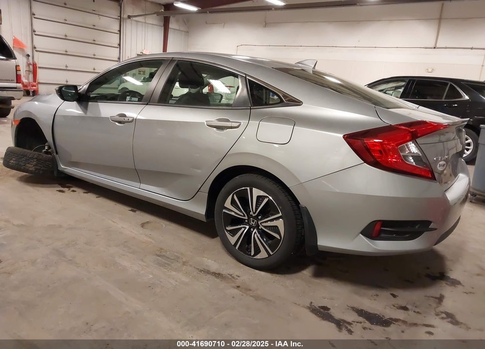 2018 HONDA CIVIC EX-L VIN: 19XFC1F7XJE003895