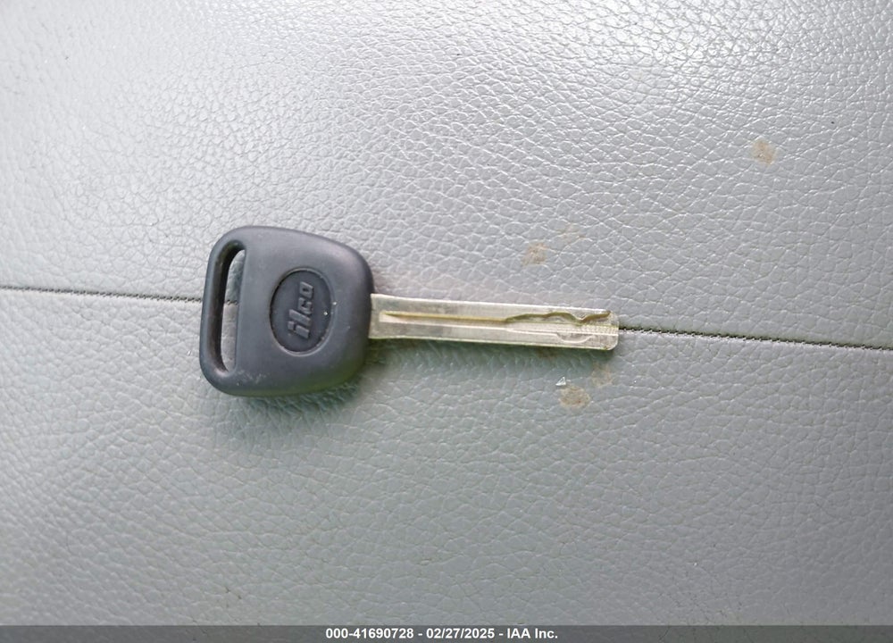 2011 KIA SORENTO VIN: 5XYKTCA15BG081910