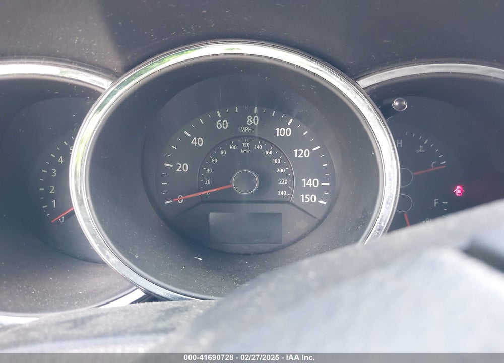 2011 KIA SORENTO VIN: 5XYKTCA15BG081910