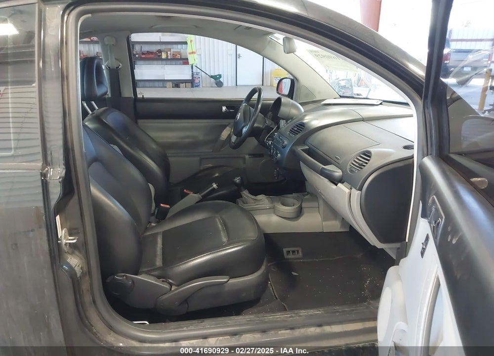 2002 VOLKSWAGEN NEW BEETLE GLX VIN: 3VWDD21C52M402667