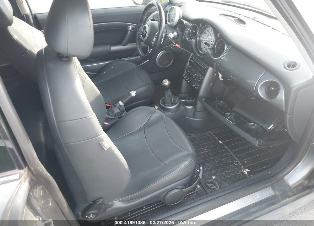 2003 MINI COOPER S VIN: WMWRE33483TD67398