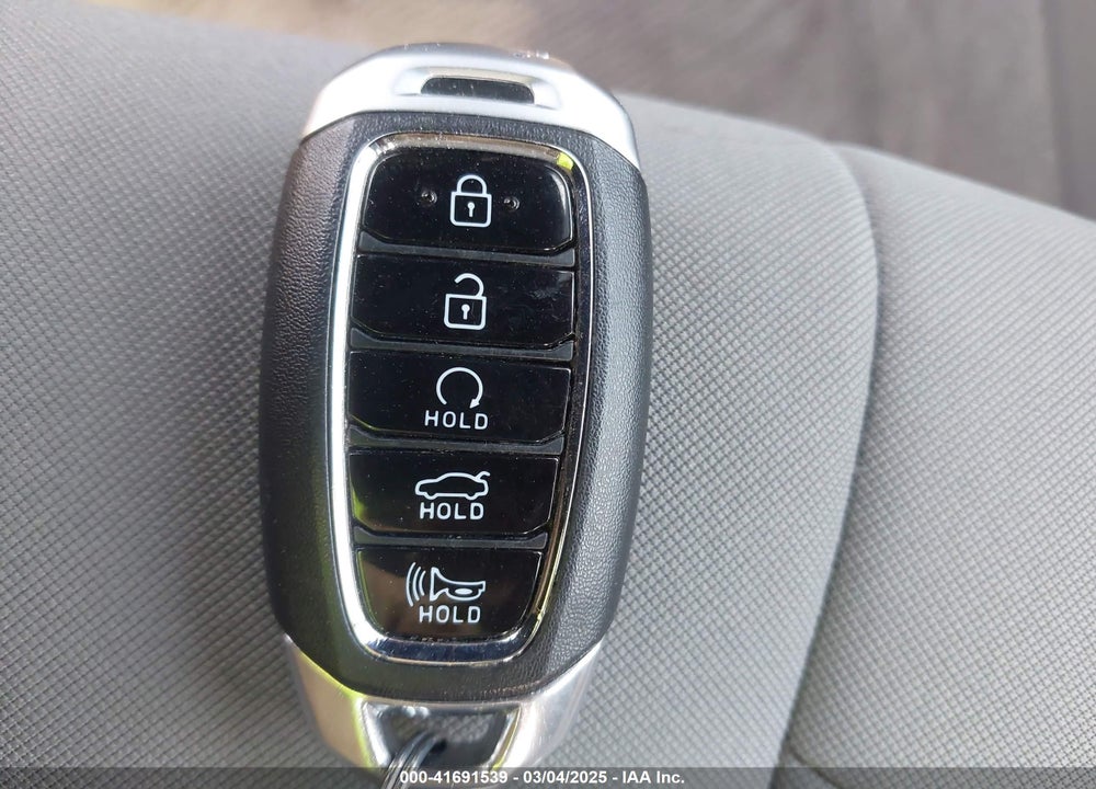 2023 HYUNDAI ELANTRA VIN: KMHLS4AGXPU610917