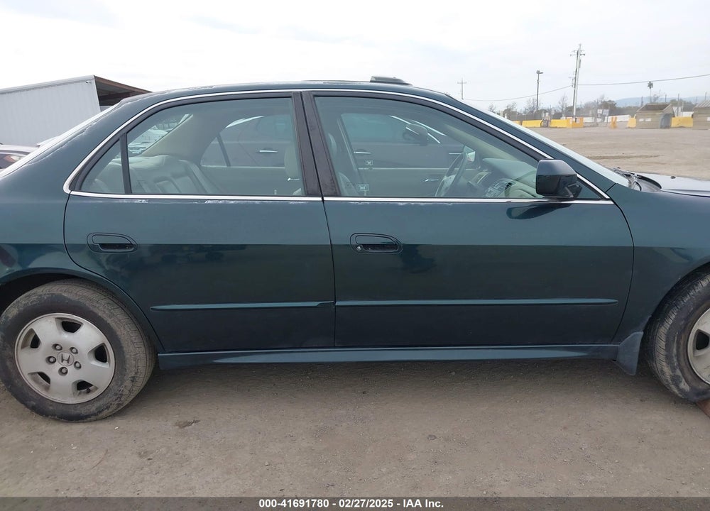 2001 HONDA ACCORD 3.0 EX VIN: 1HGCG16521A081176