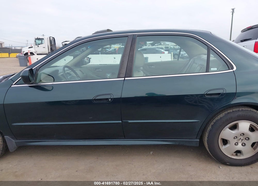 2001 HONDA ACCORD 3.0 EX VIN: 1HGCG16521A081176