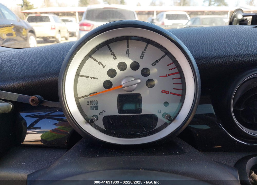 2009 MINI COOPER S VIN: WMWMF73519TT99560