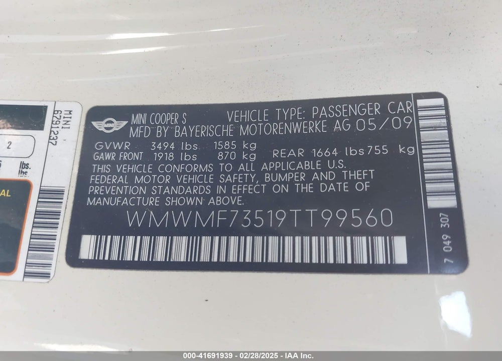 2009 MINI COOPER S VIN: WMWMF73519TT99560